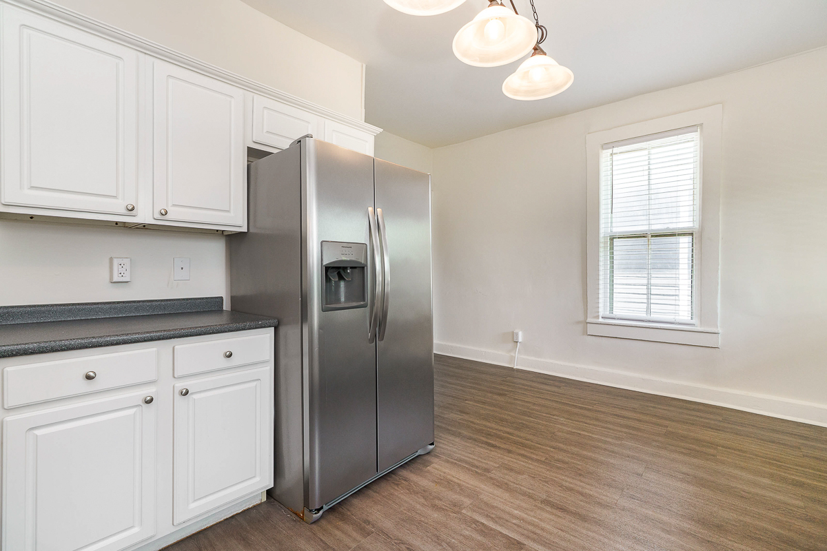 684 Hamlet St-24