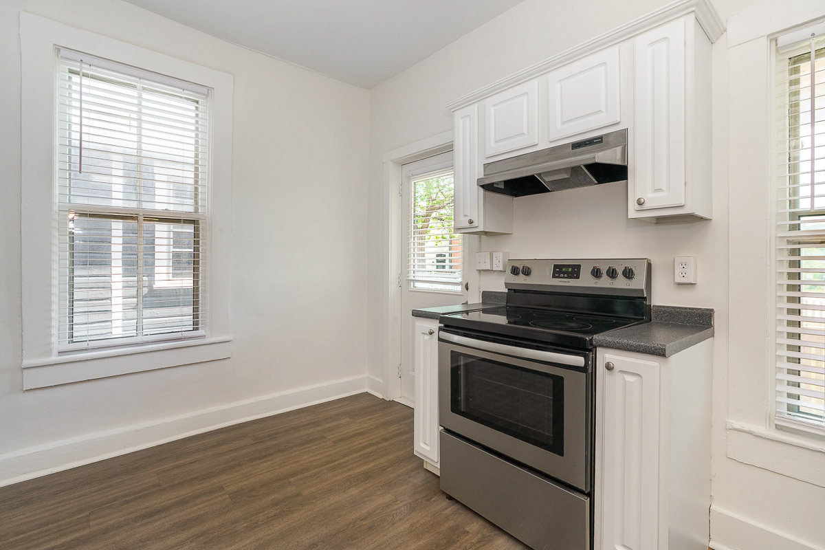 684 Hamlet St-26