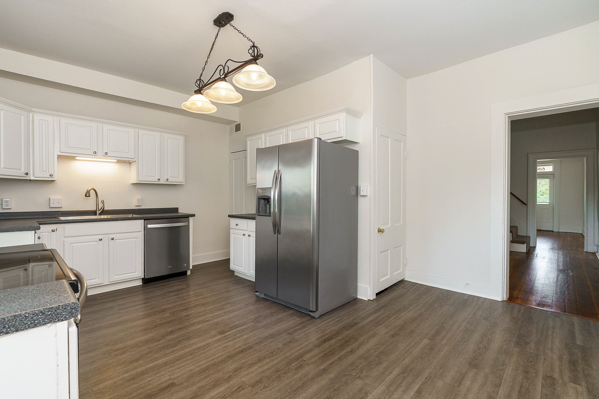 684 Hamlet St-27