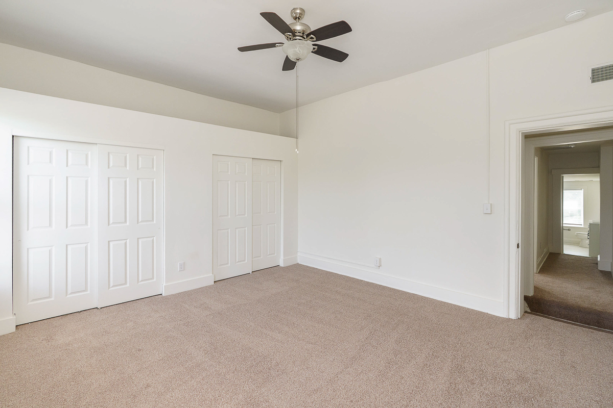 684 Hamlet St-30