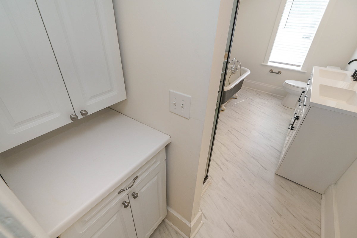 684 Hamlet St-31