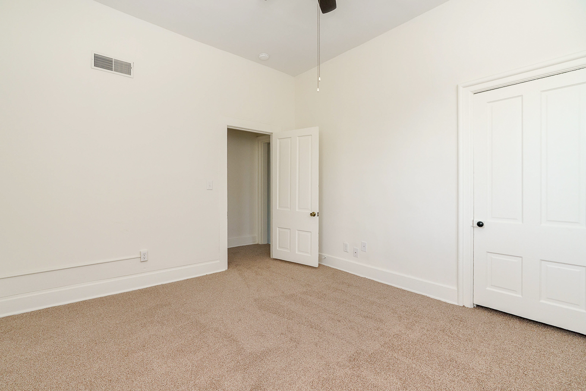 684 Hamlet St-37