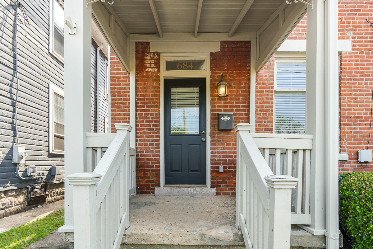 684 Hamlet St-7