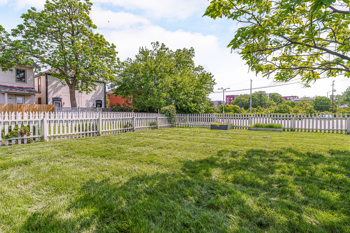 684 Hamlet St-8