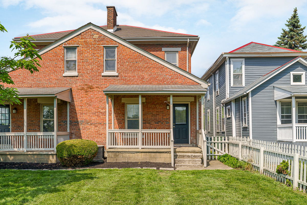684 Hamlet St-9