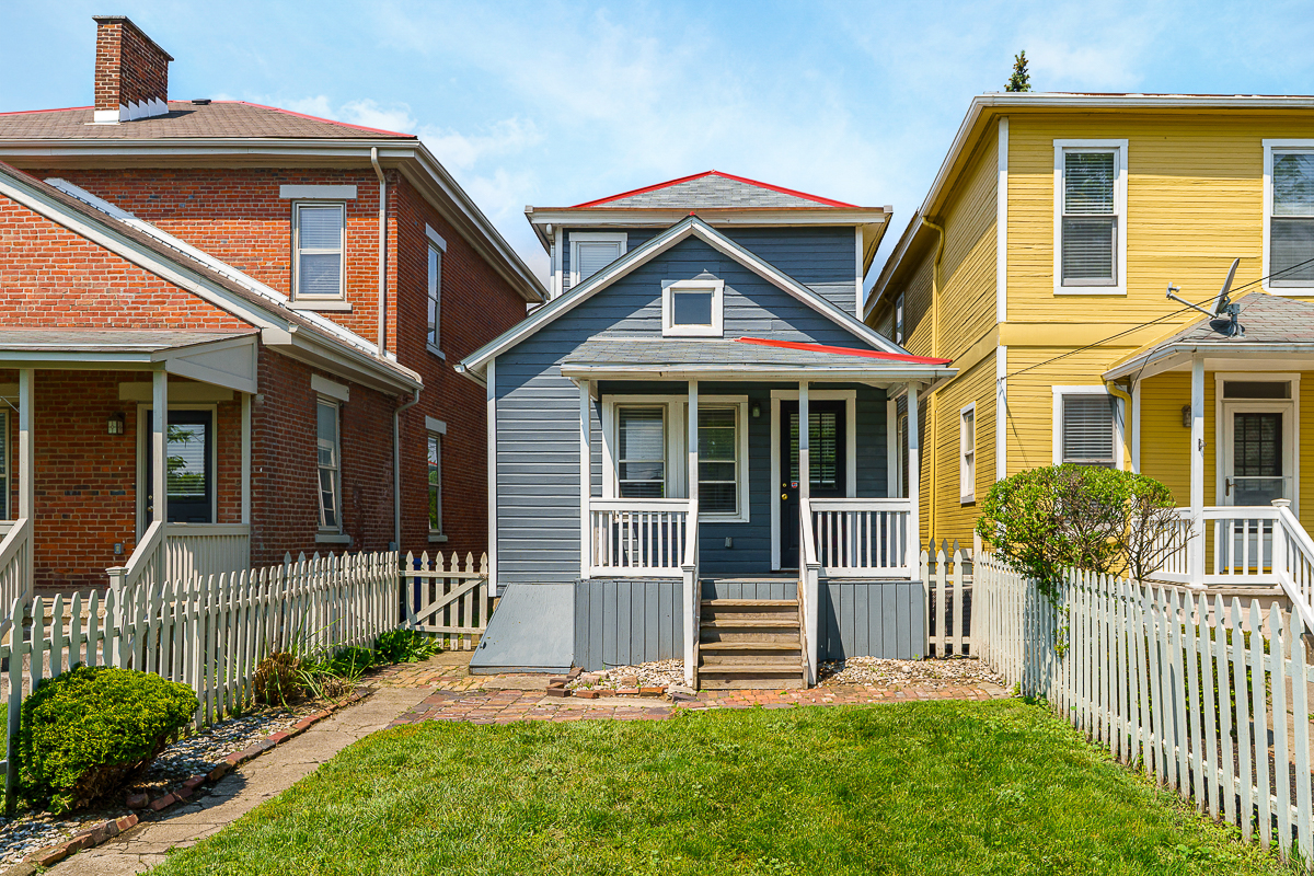 686 Hamlet St-11