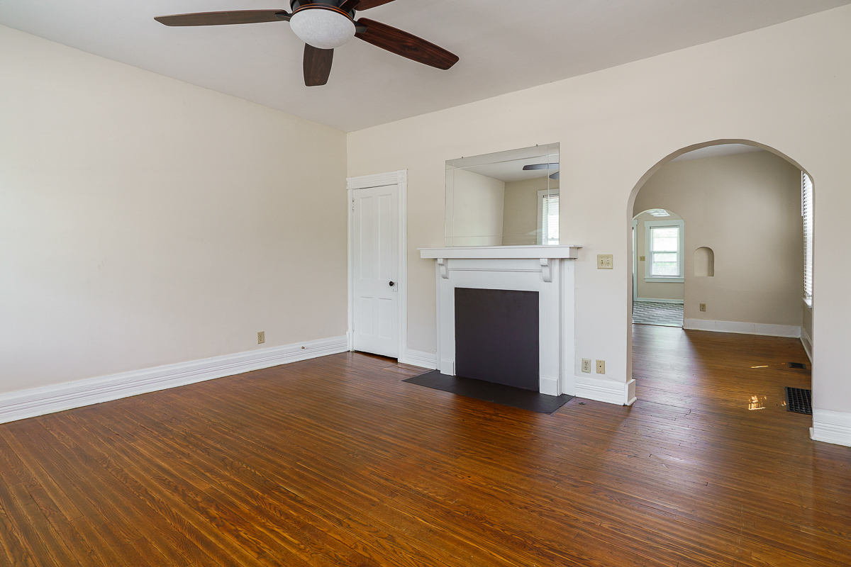686 Hamlet St-12