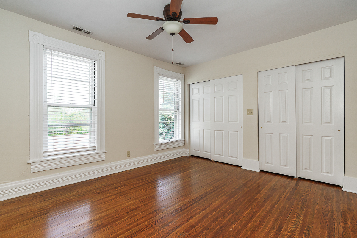 686 Hamlet St-27