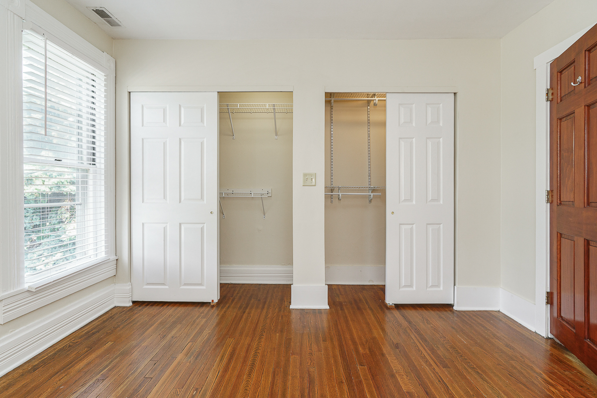 686 Hamlet St-28