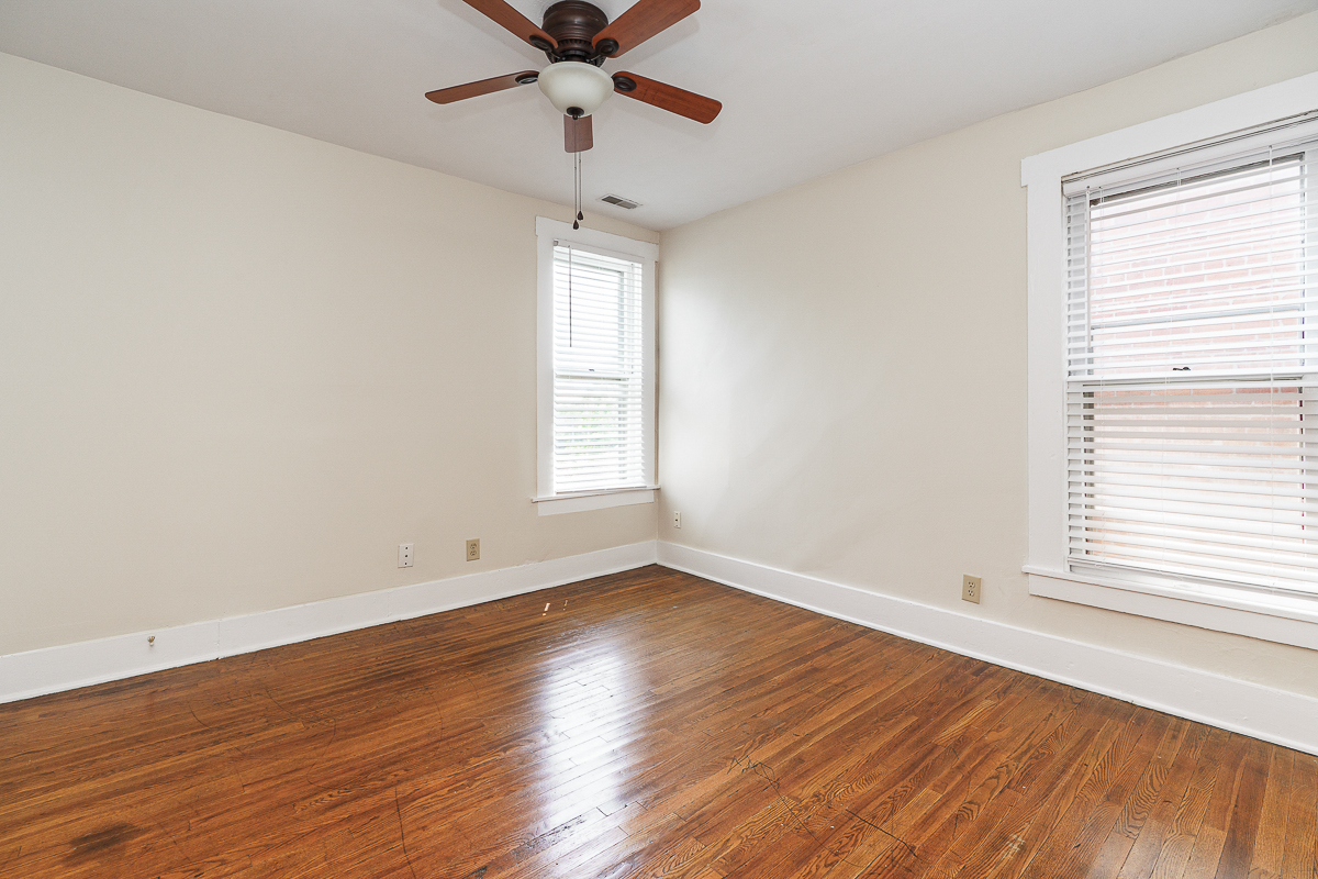 686 Hamlet St-31