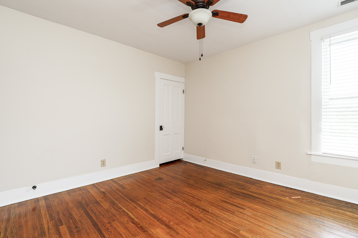 686 Hamlet St-33
