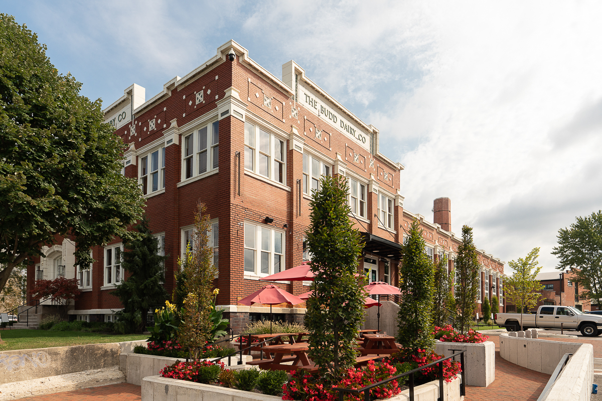 686 Hamlet St-41