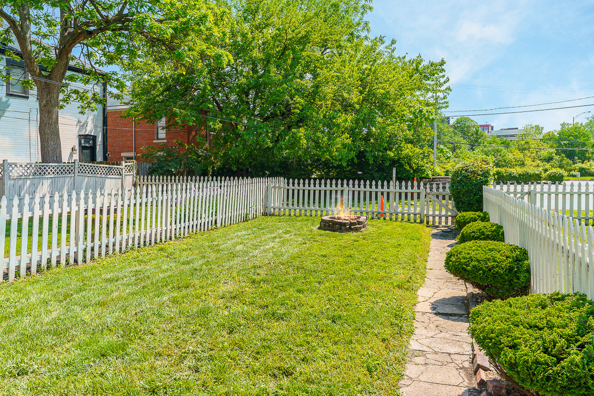 686 Hamlet St-9
