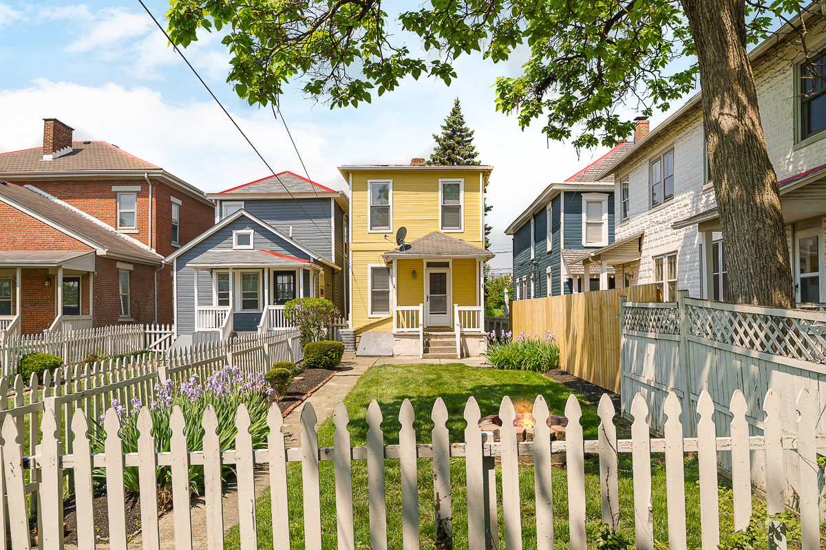 688 Hamlet St-11