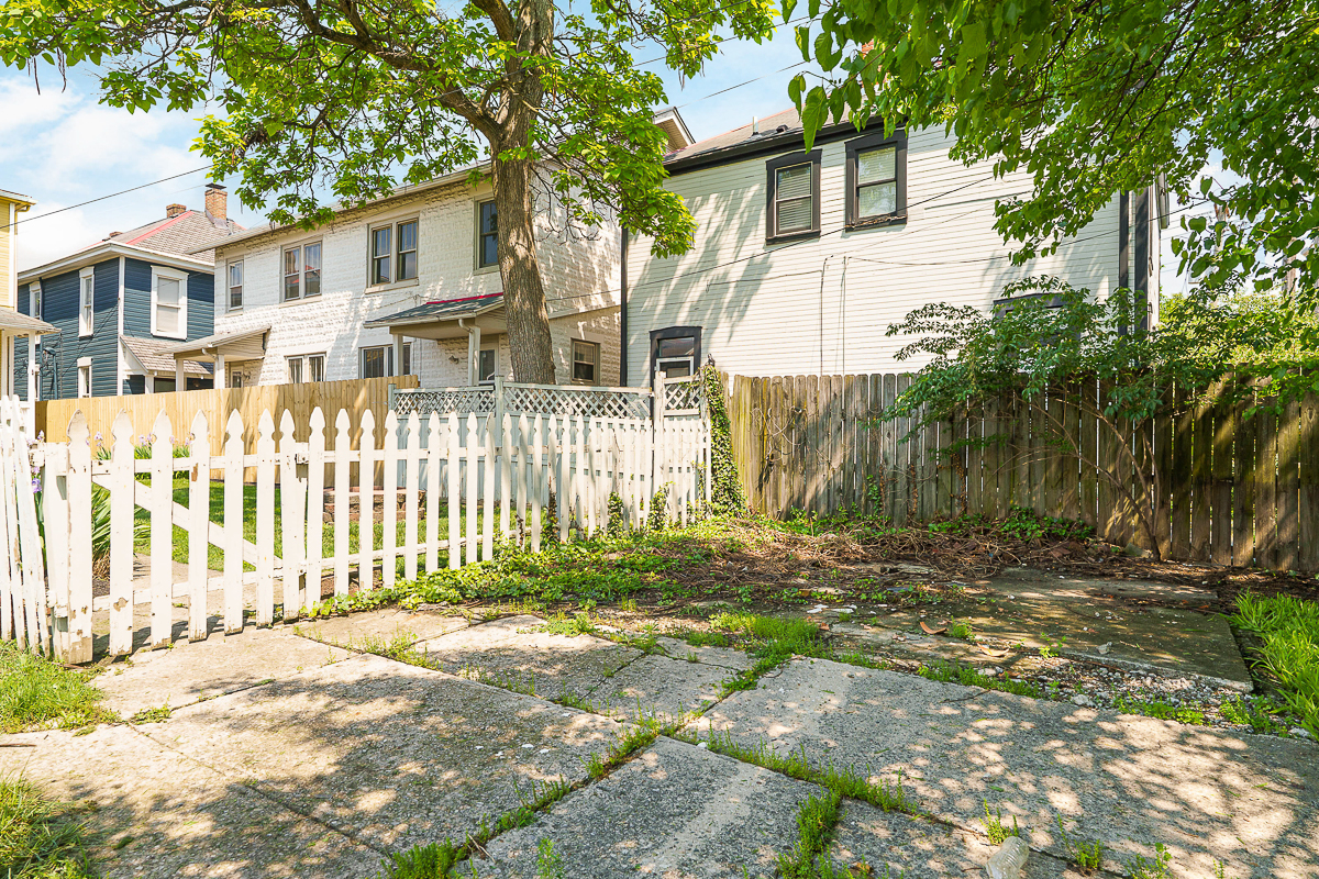688 Hamlet St-12