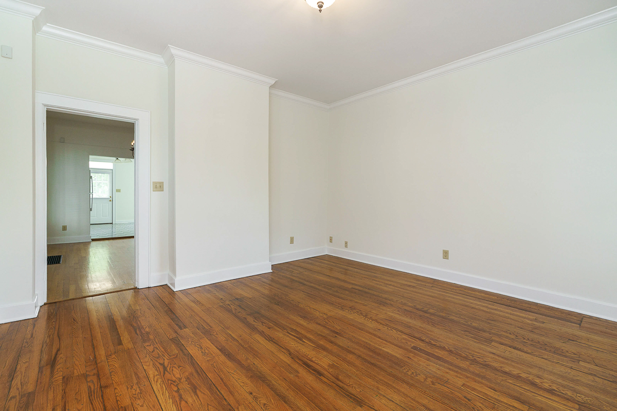 688 Hamlet St-13