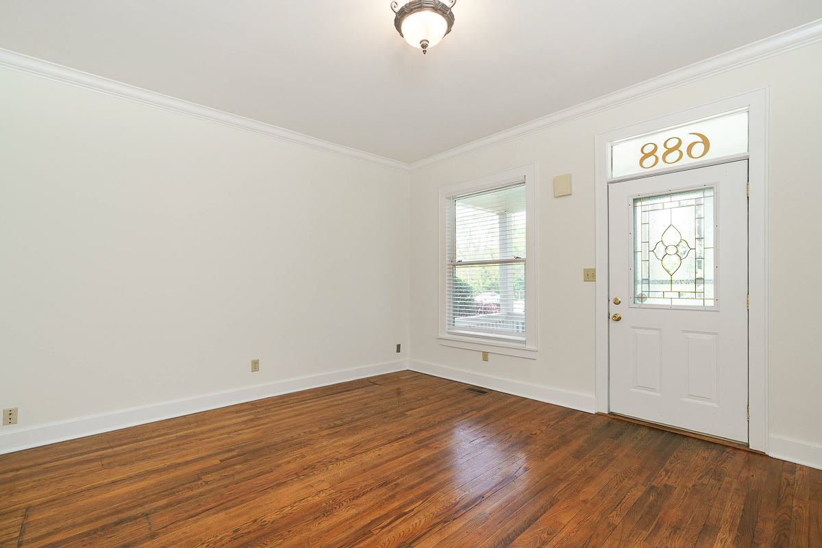 688 Hamlet St-14