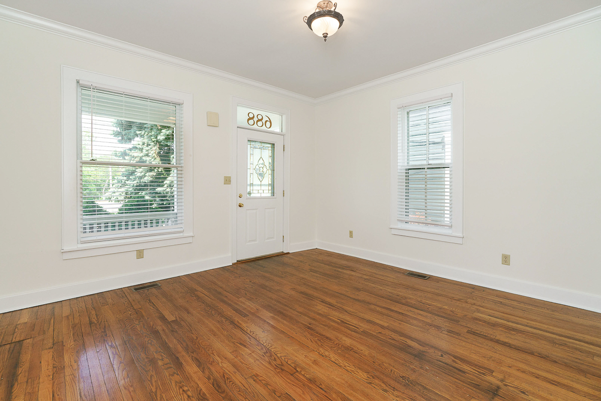 688 Hamlet St-15
