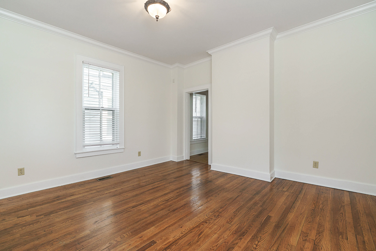 688 Hamlet St-16