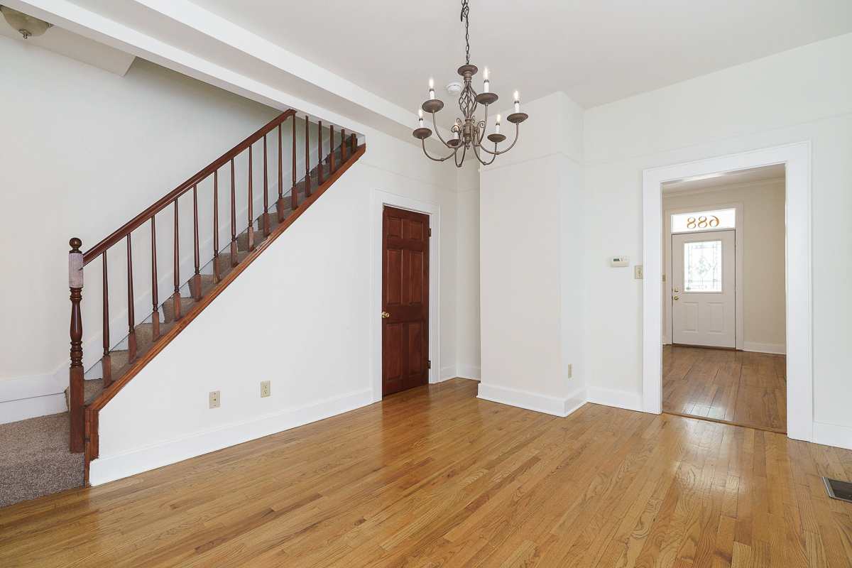 688 Hamlet St-19