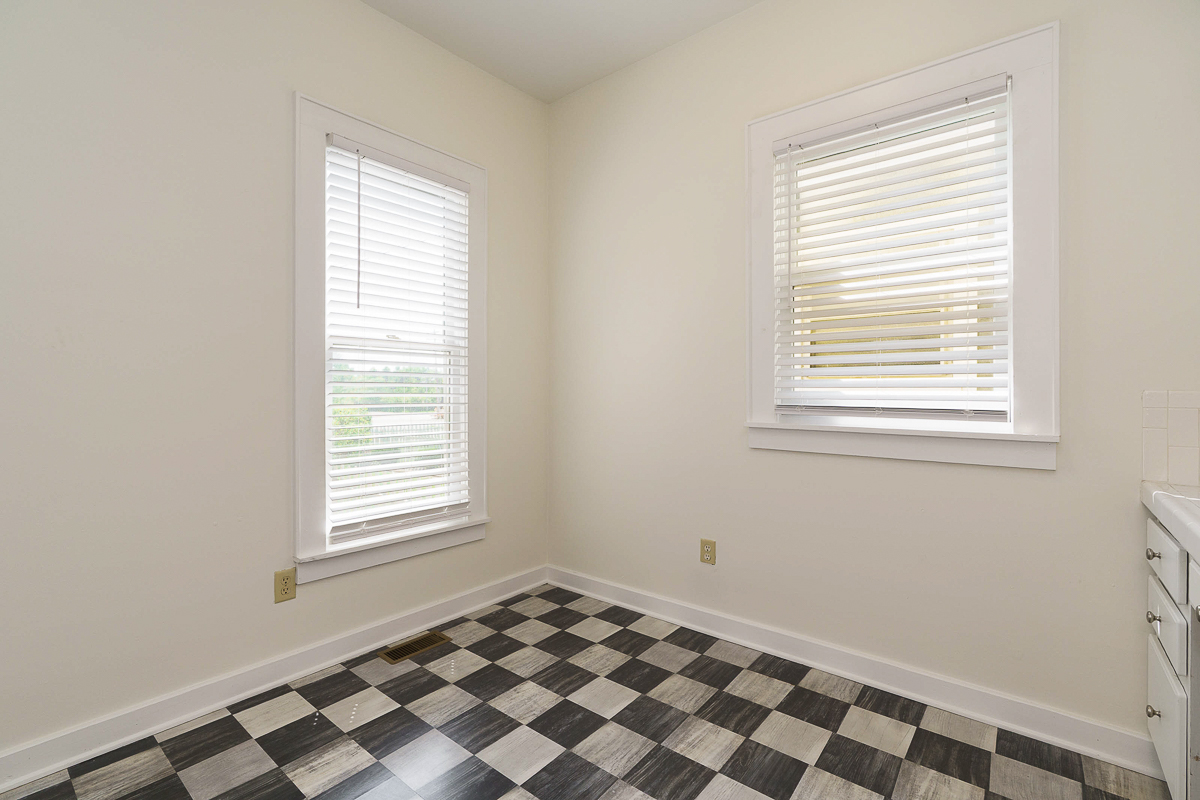 688 Hamlet St-22
