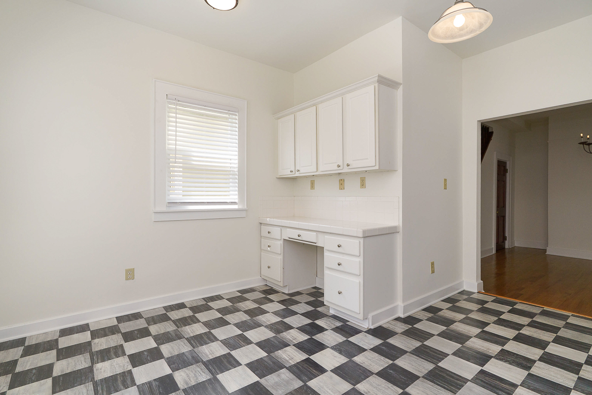688 Hamlet St-23