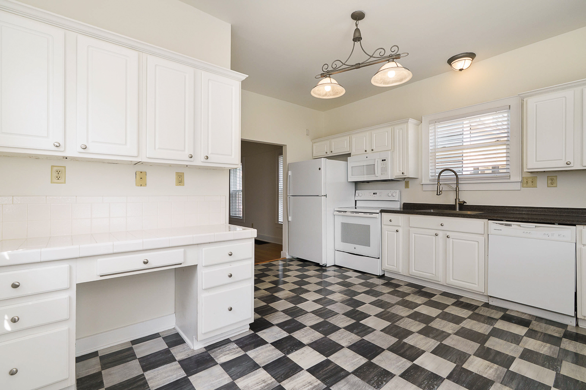688 Hamlet St-24