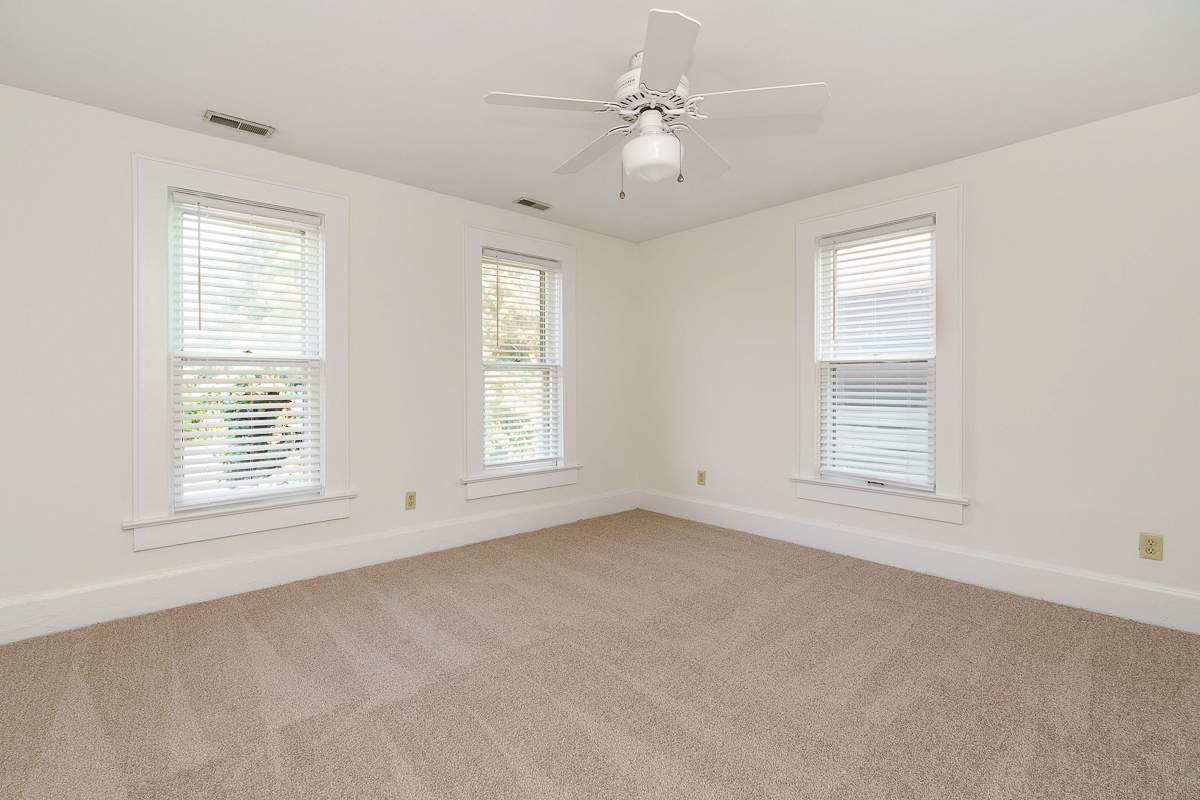688 Hamlet St-26