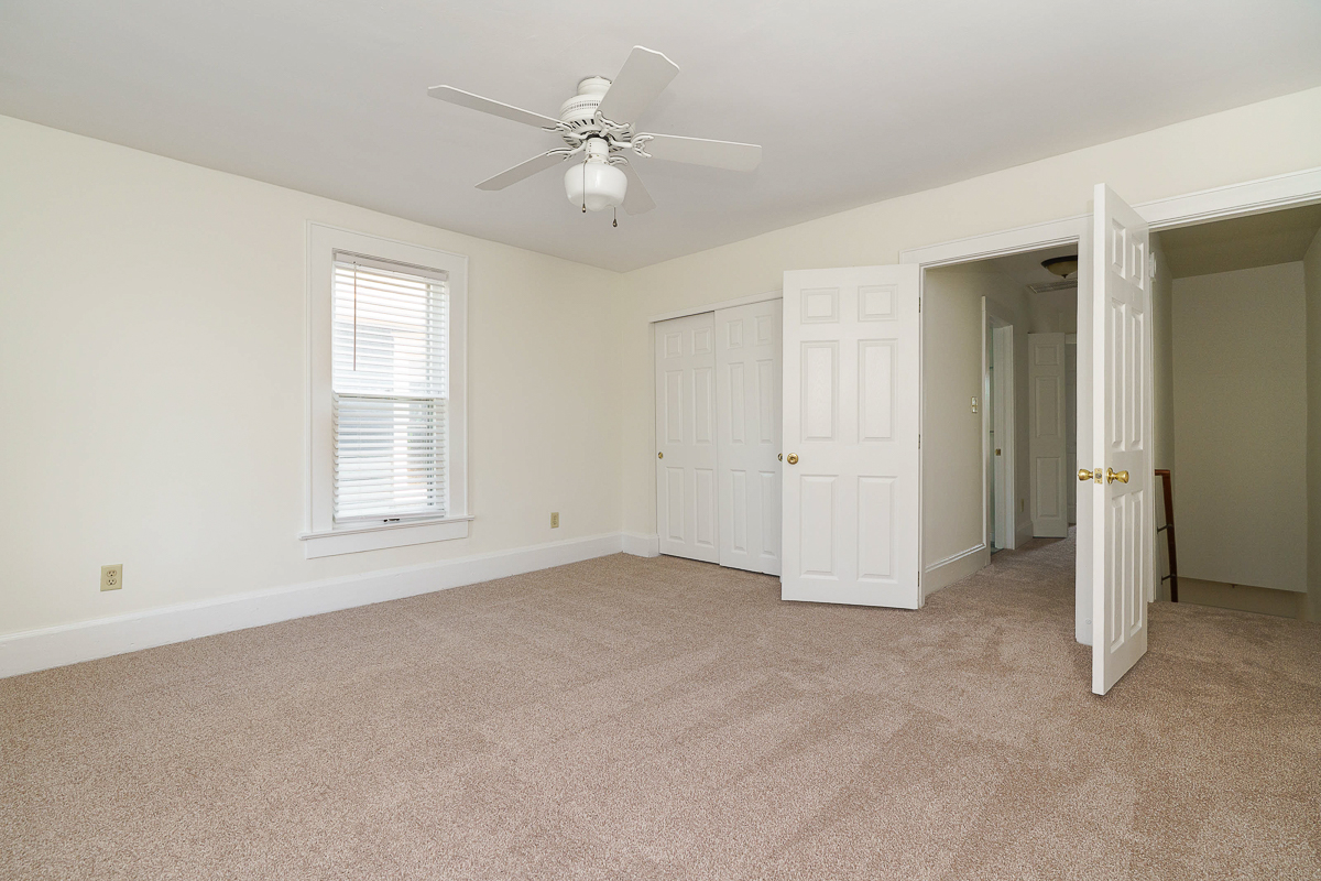 688 Hamlet St-27