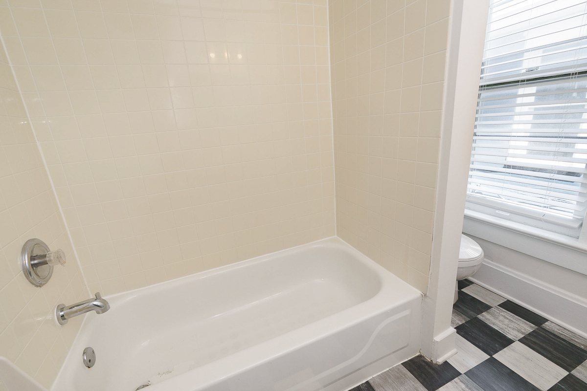 688 Hamlet St-30