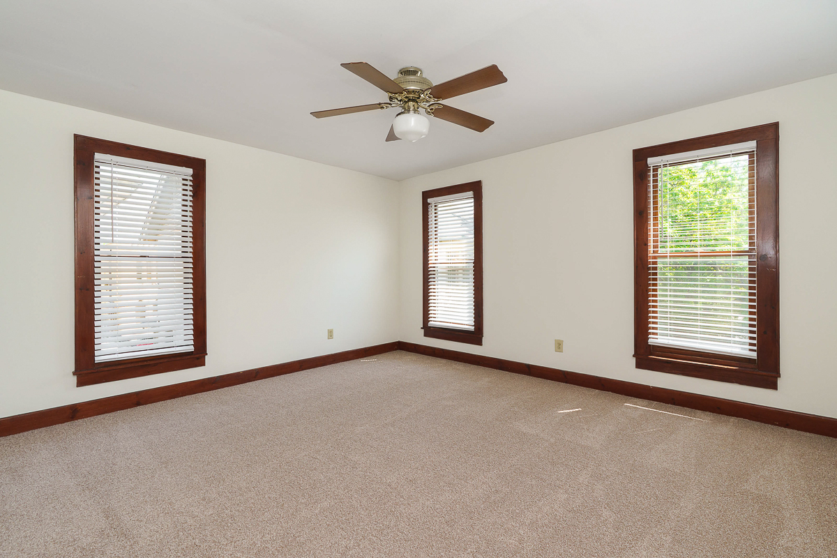 688 Hamlet St-33