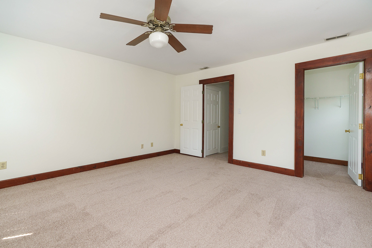 688 Hamlet St-34