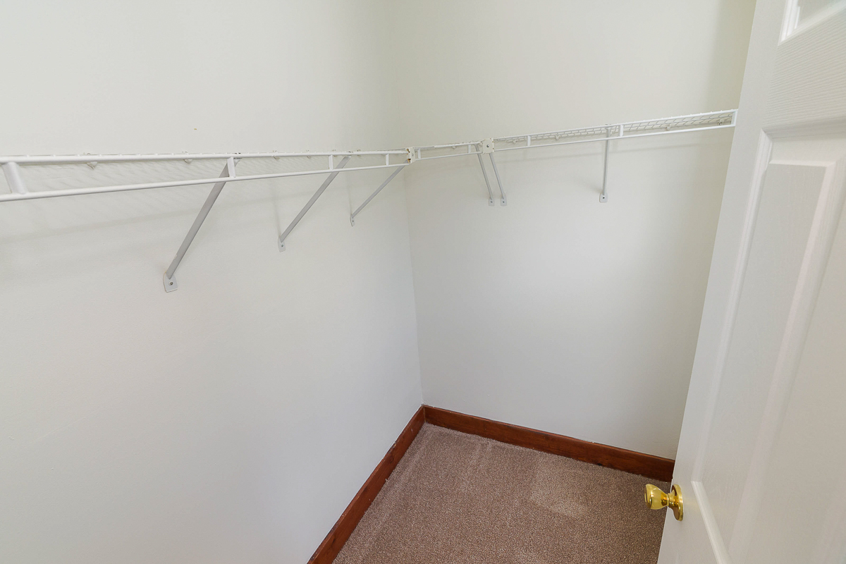 688 Hamlet St-35