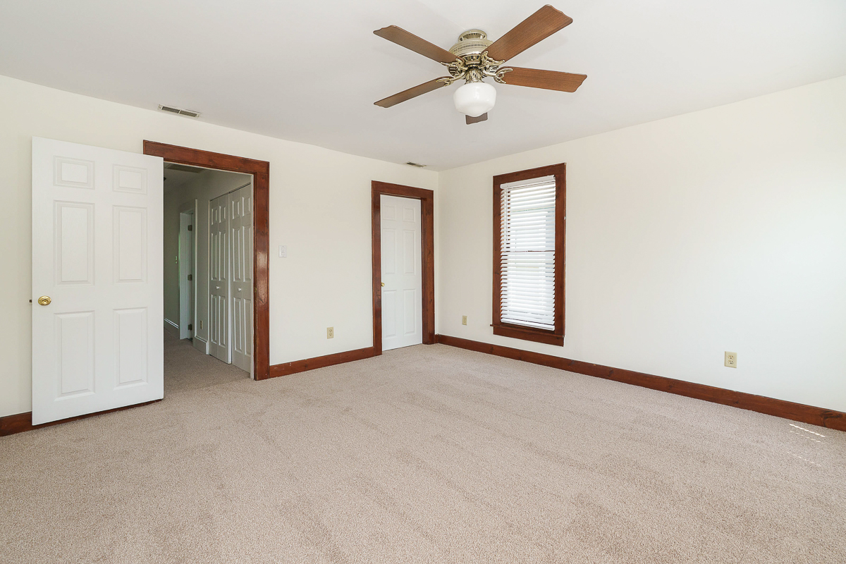 688 Hamlet St-36
