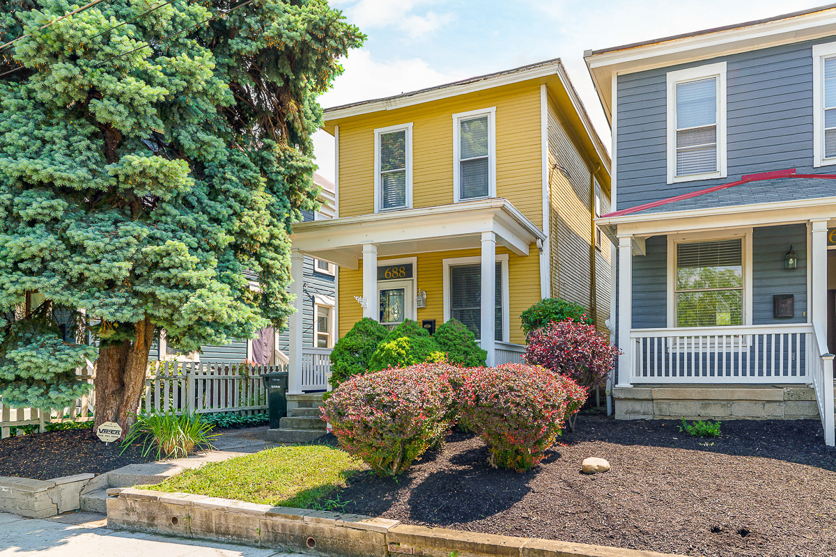 688 Hamlet St-5