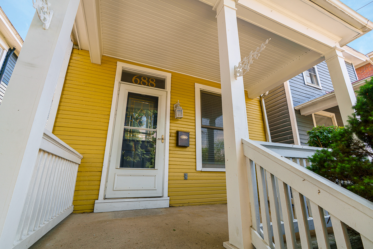 688 Hamlet St-6