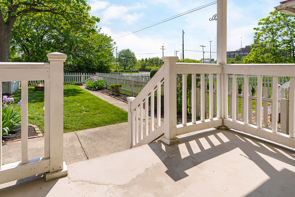 688 Hamlet St-8