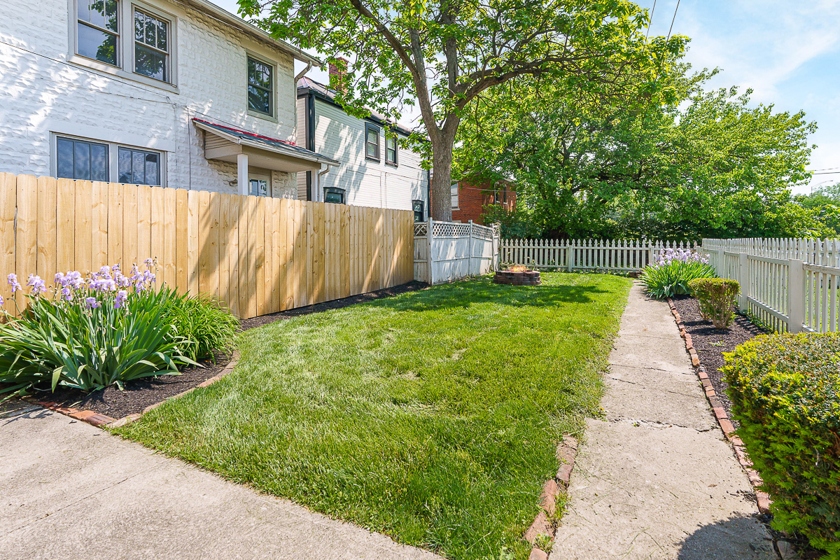 688 Hamlet St-9