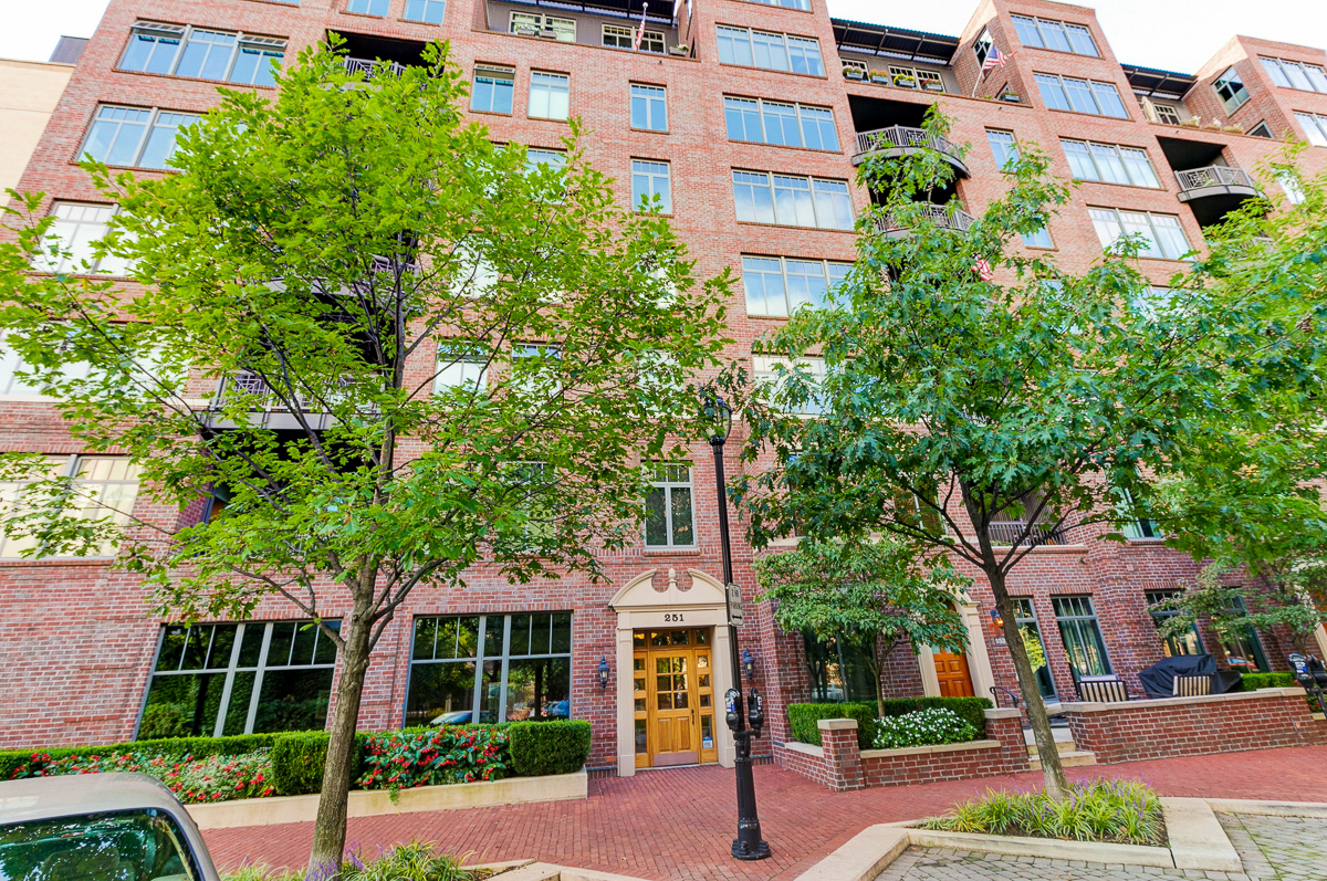 251 Daniel Burnham Sq-1