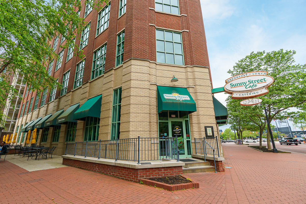 251 Daniel Burnham Sq-52