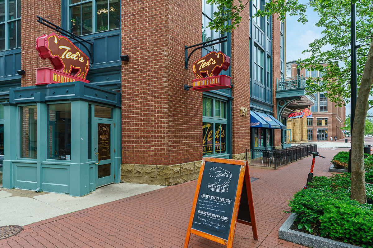 251 Daniel Burnham Sq-58