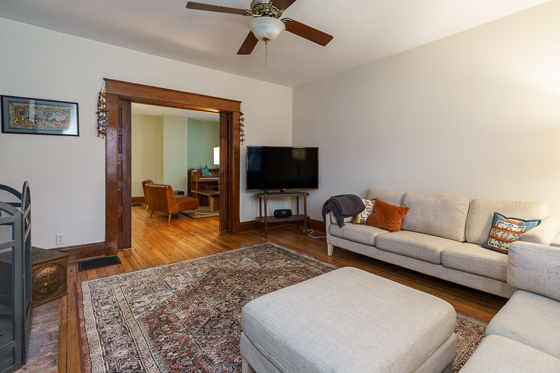 76 e Lakeview Ave-28