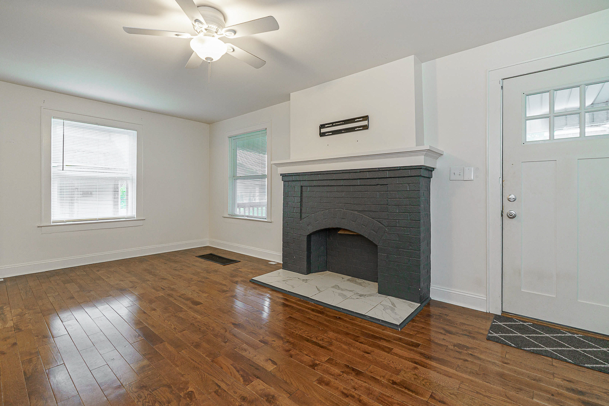 786 Ann St-13