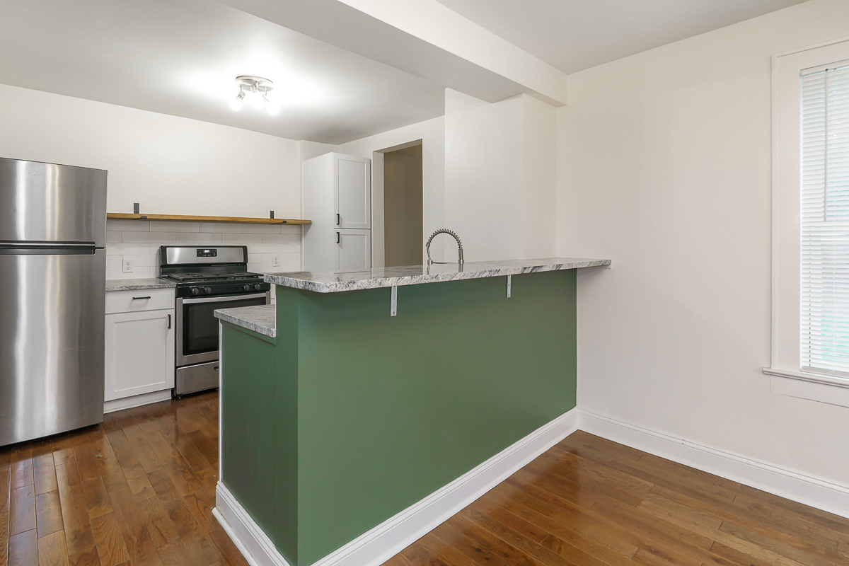 786 Ann St-19