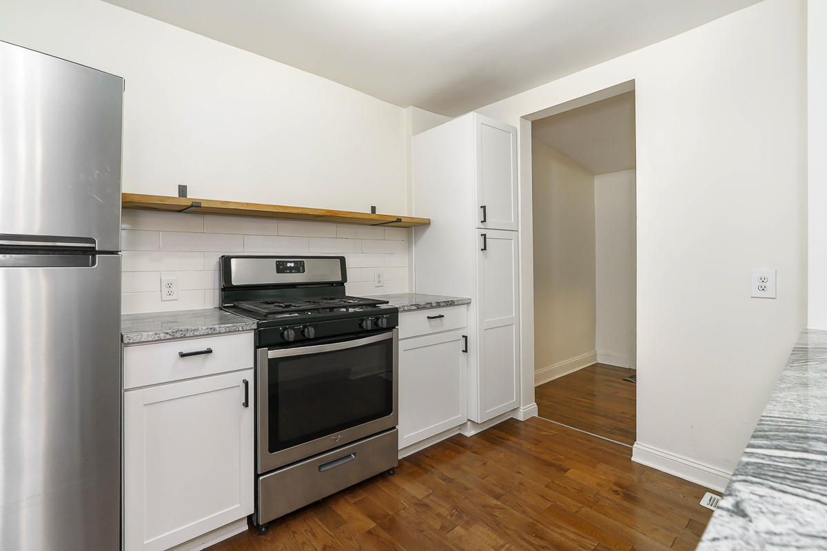 786 Ann St-20