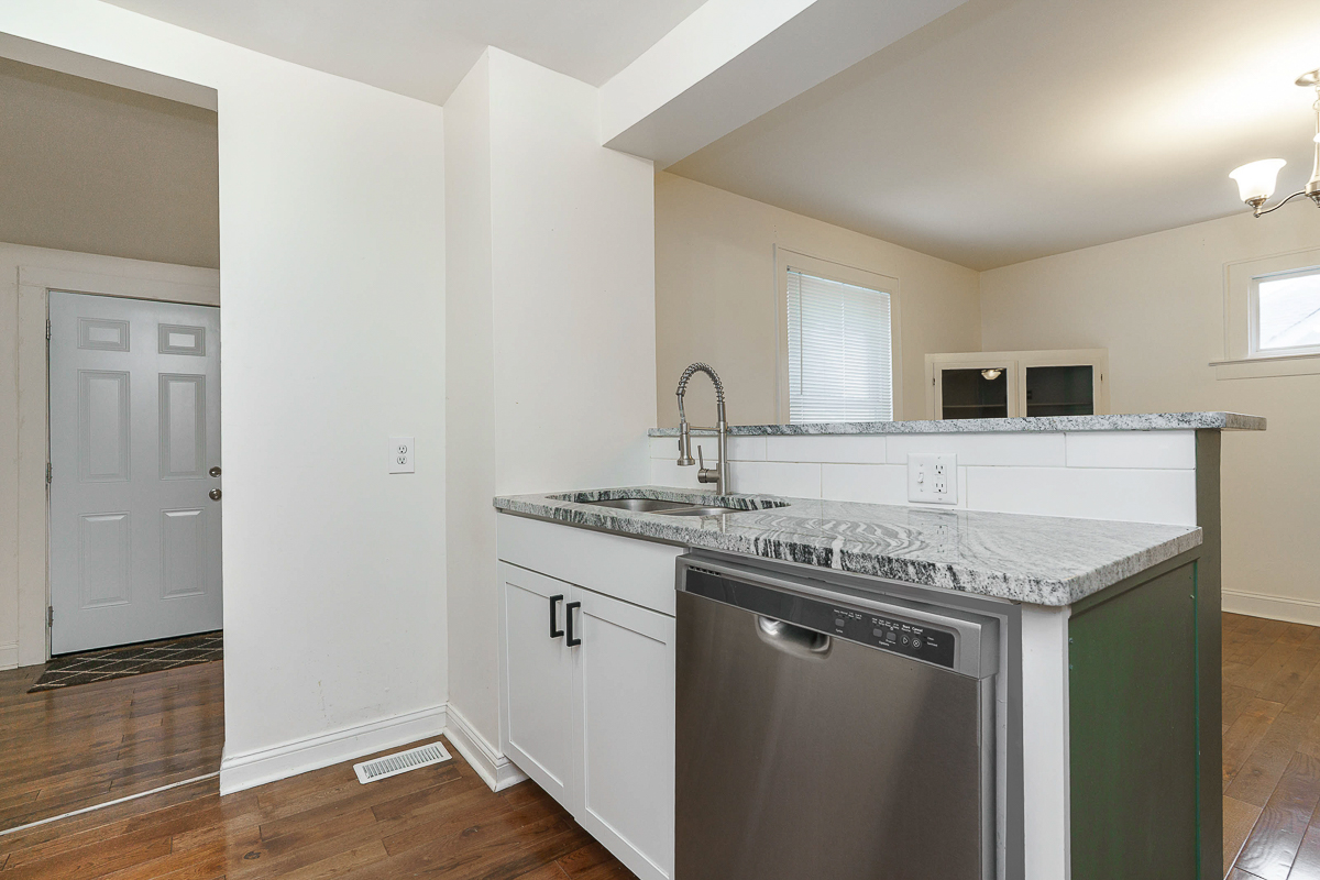 786 Ann St-21