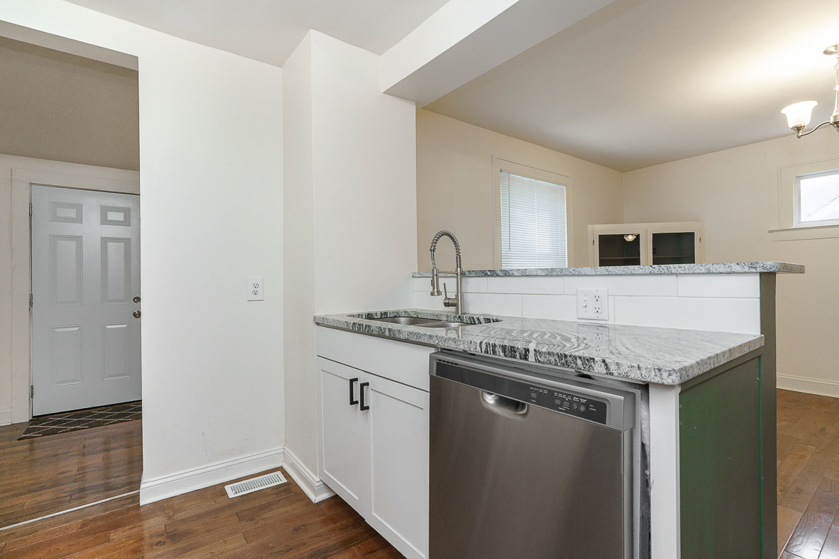 786 Ann St-22