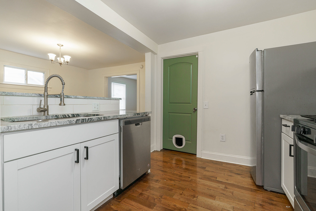 786 Ann St-23