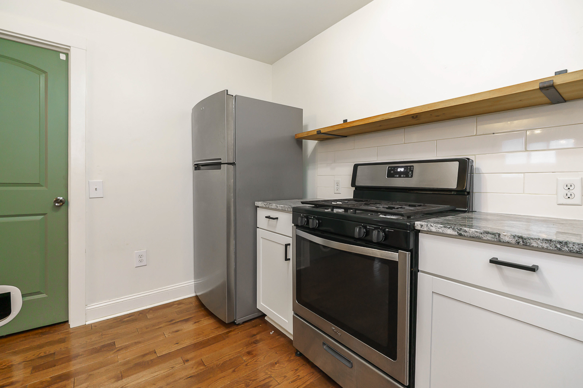 786 Ann St-24
