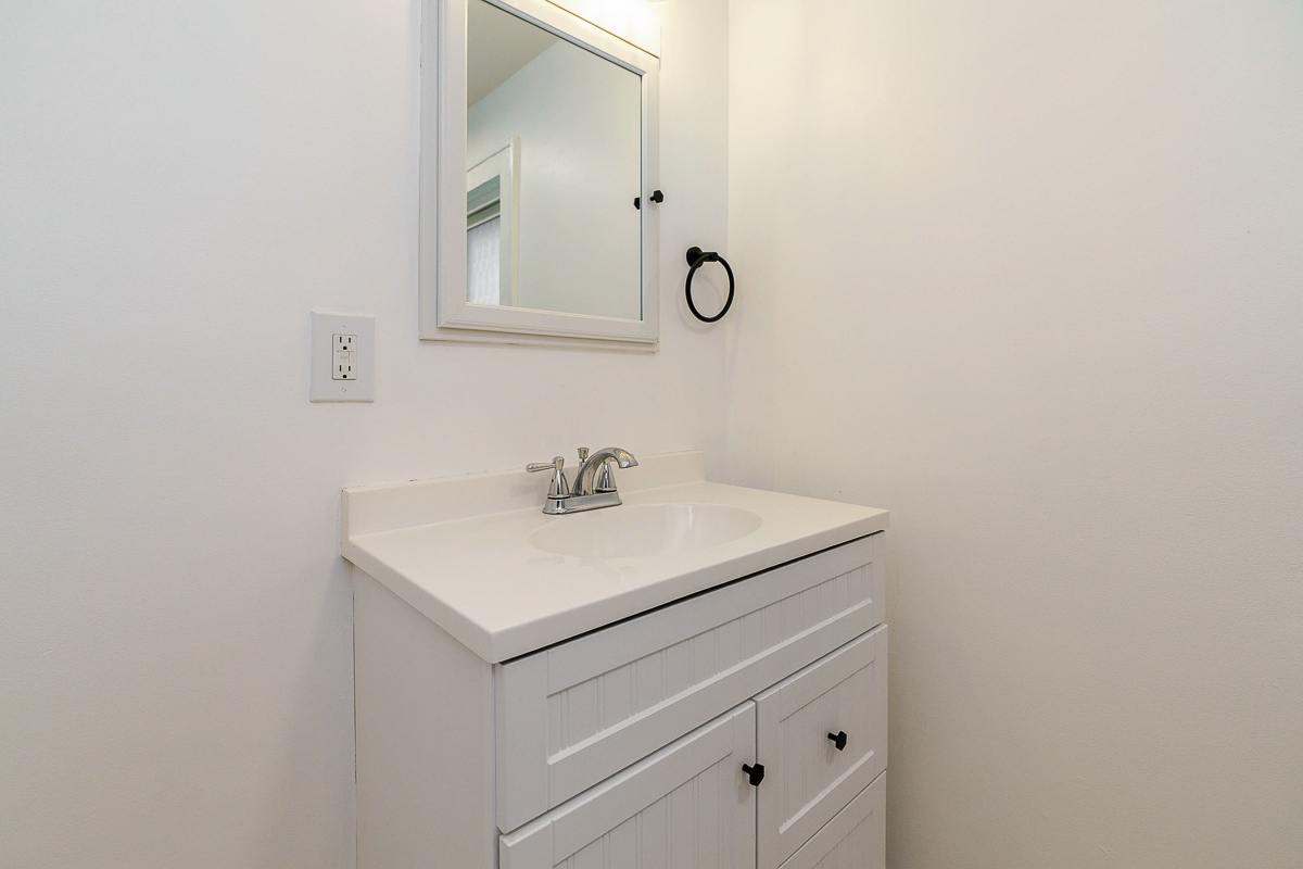 786 Ann St-32